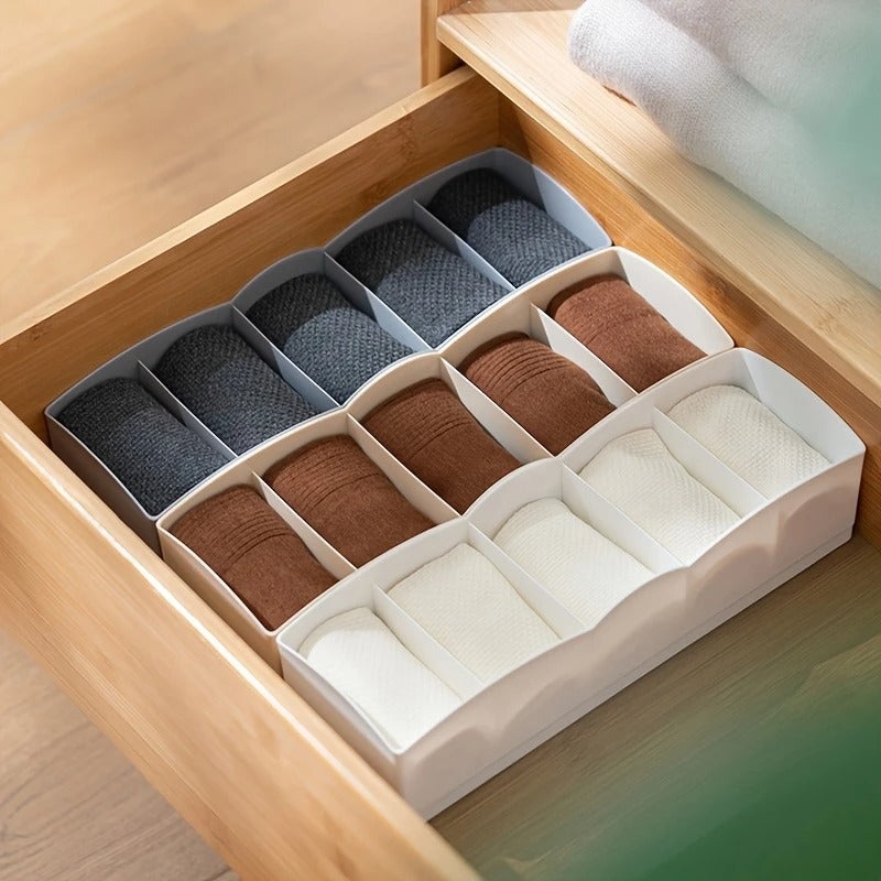 1 Pc : 5-Compartment Plastic Storage Box for Underwear, Socks, Accessories