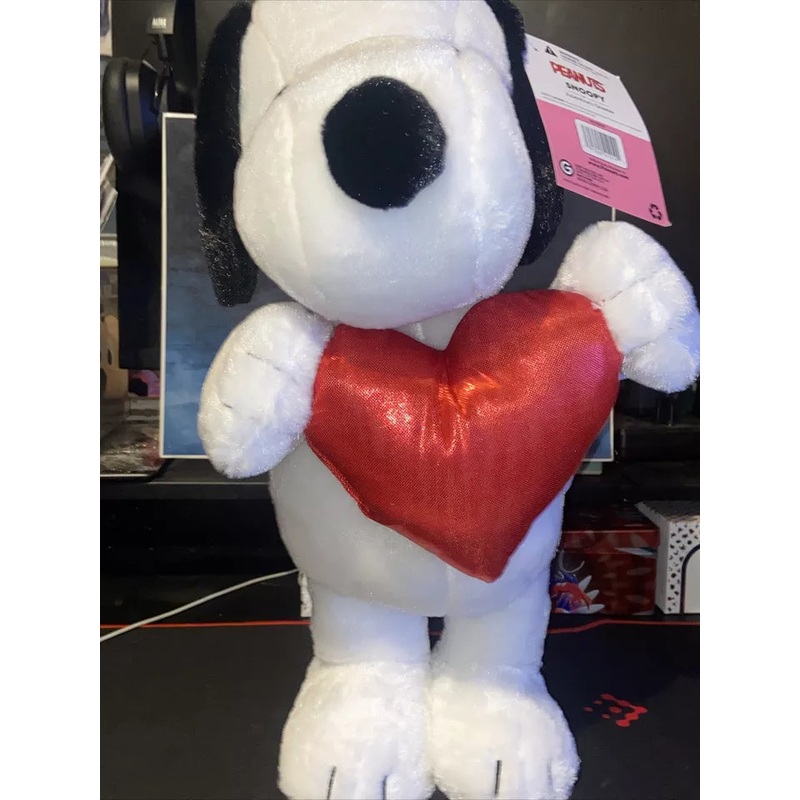 Valentine’s Day Peanuts 18 in Tall Snoopy with Heart Porch Greeter